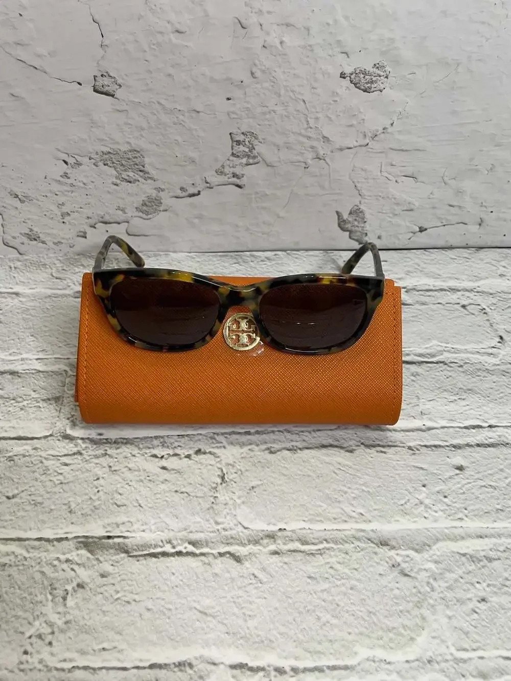 Tory Burch Tortoiseshell Cat Eye Sunglasses with Logo Case